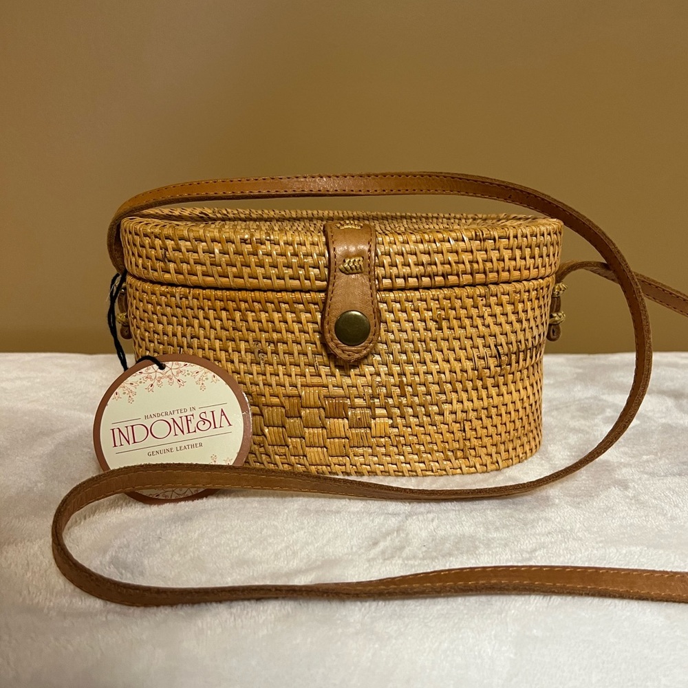 👜 Handwoven Oval Rattan Bag Shoulder Leather Straps